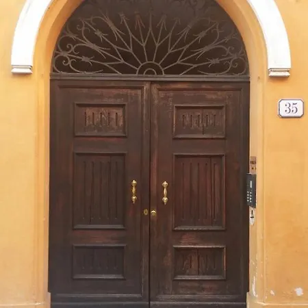 Апартаменты Little Tower Over The Roofs Модена