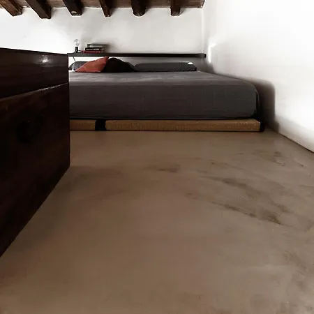 Little Tower Over The Roofs Модена