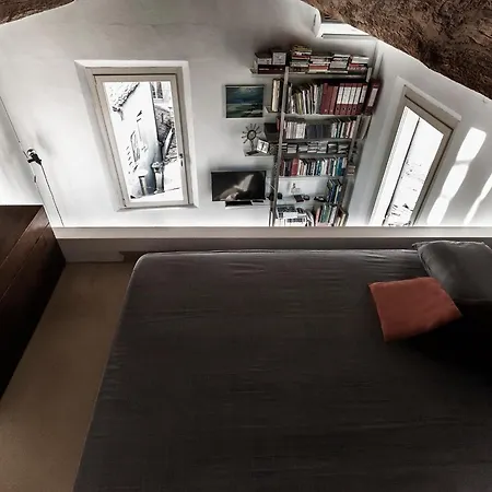 Little Tower Over The Roofs Апартаменты *