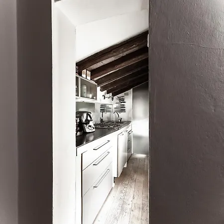 Little Tower Over The Roofs * Модена