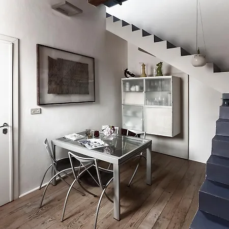 Little Tower Over The Roofs Apartment Modena