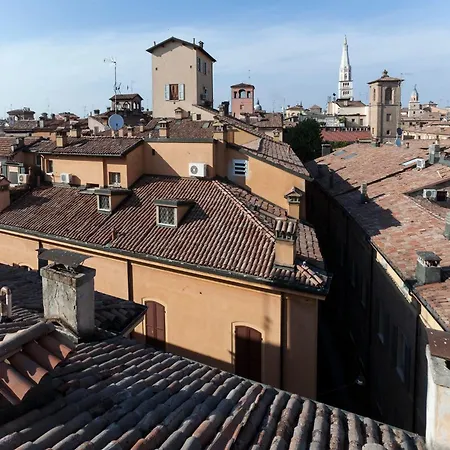 Little Tower Over The Roofs Apartment Modena