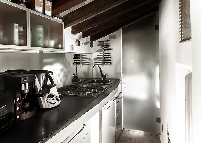 Little Tower Over The Roofs Apartment *